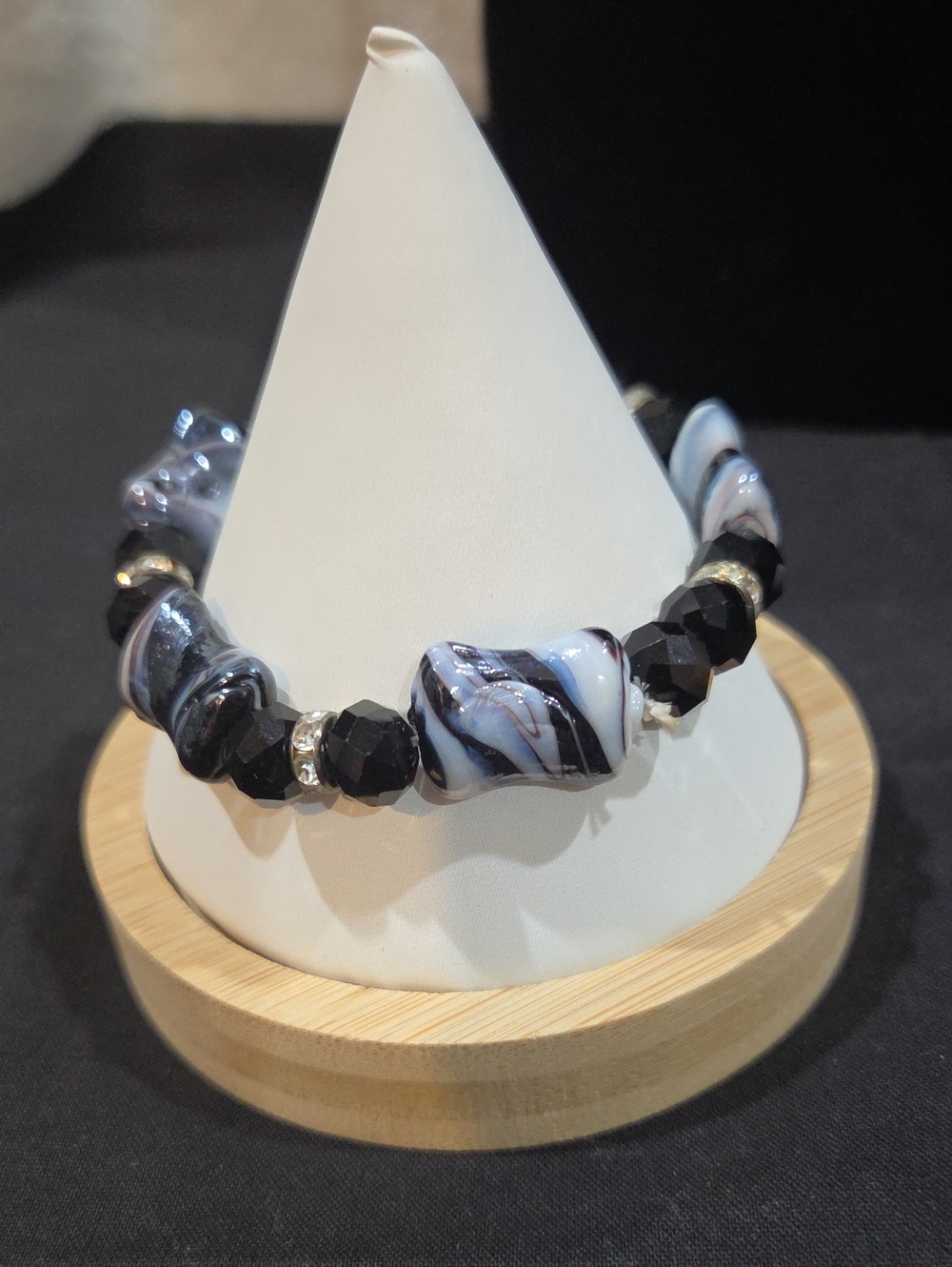 Elegant Black & White Swirl Glass Bead Stretch Bracelet